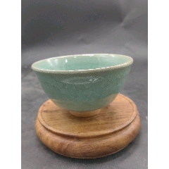 清代豆青釉碗有纹