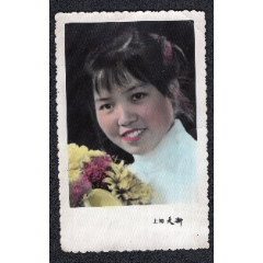 670年代短发女子老照片1张尺寸约8108厘米