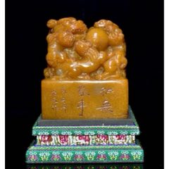 旧藏木盒寿山石田黄雕刻麒麟钮印章一套印章尺寸分别为262685厘米