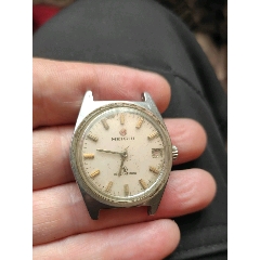 这是一块上海牌手表此表晃晃走时