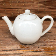 老白釉瓷器小罐