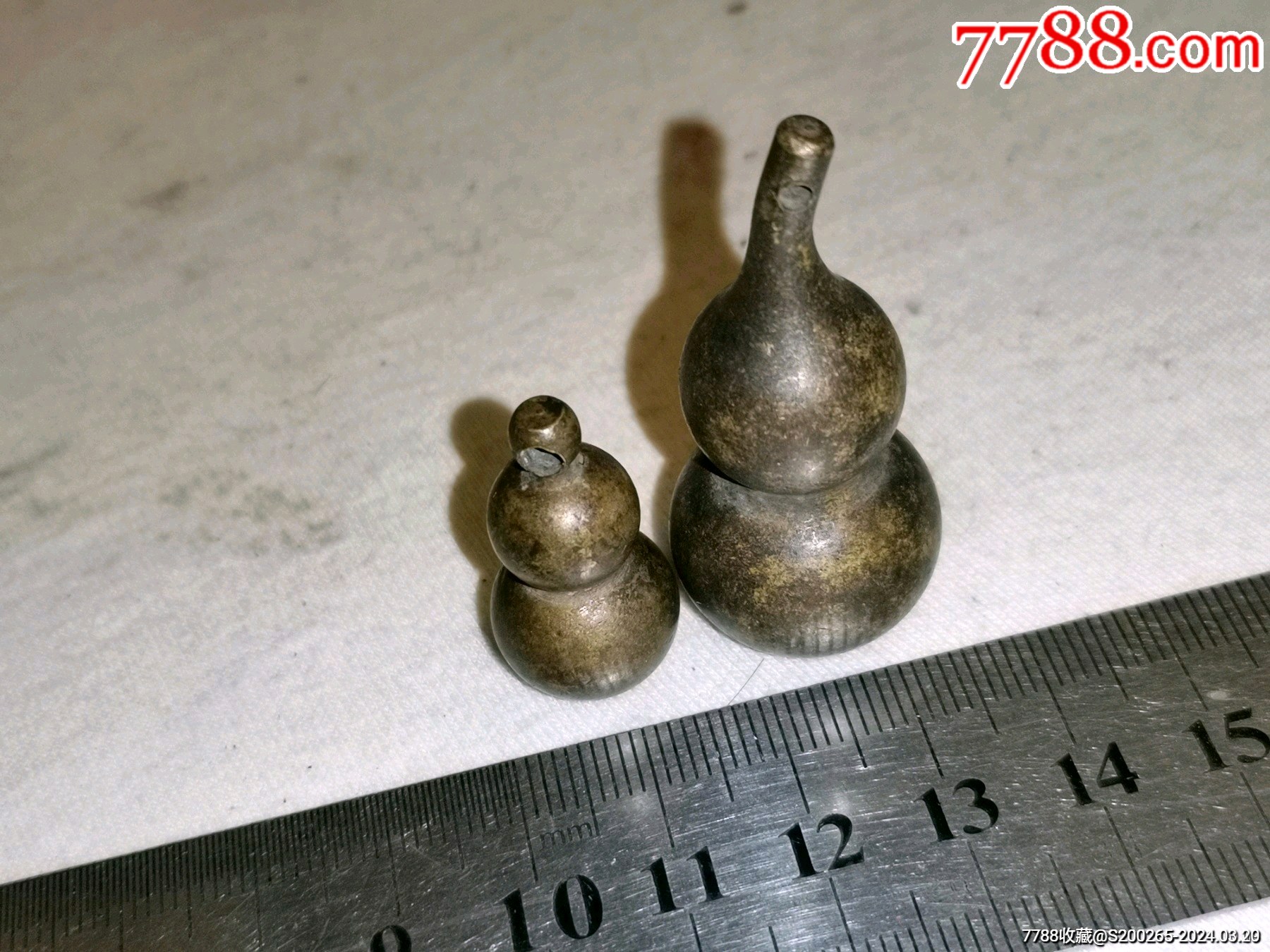 清代老铜葫芦一大一小造型别致