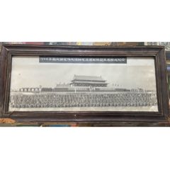 《1968年国庆伟大领袖毛主席和林付主席检阅纪念》照片(框尺寸:55x26厘米)(zc37349578)