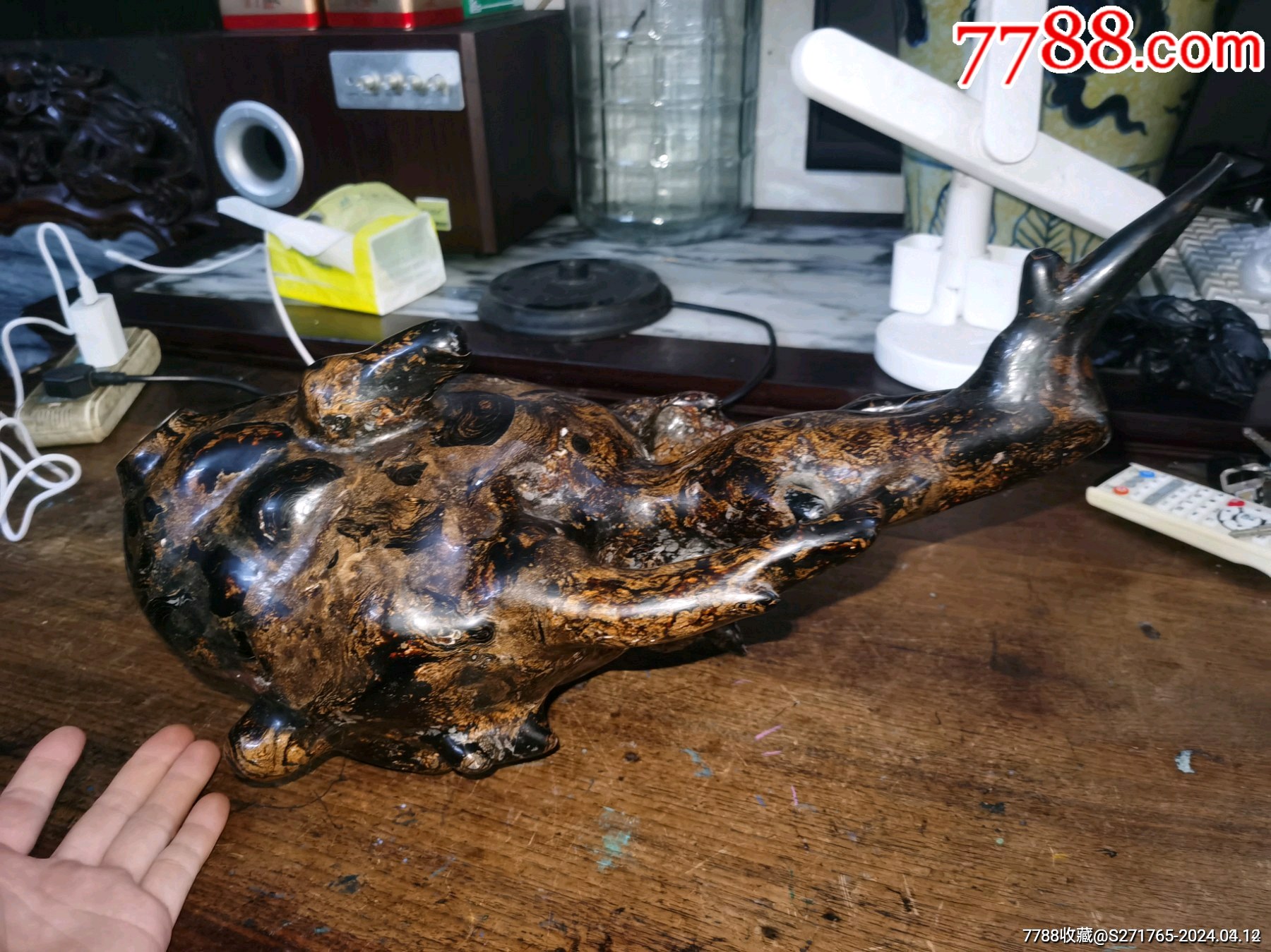 绝世罕见的老海柳烟嘴摆件重75斤是金蟾的造型纹理漂亮造型独特如图