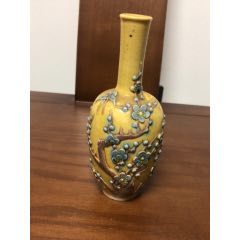 黄釉贴花瓶(zc37430749)