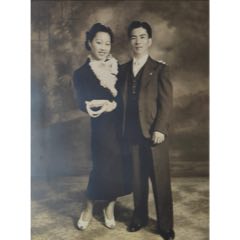 1920年代华人夫妇旧金山精美照相馆合影。(au37533013)