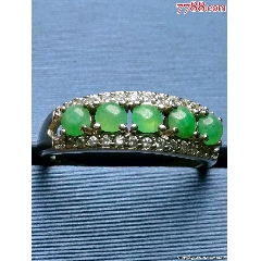 翡翠镶嵌戒指活口，可以调节大小！满绿的翡翠戒面(zc37715258)