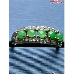 翡翠镶嵌戒指活口，可以调节大小！满绿的翡翠戒面(zc37760414)