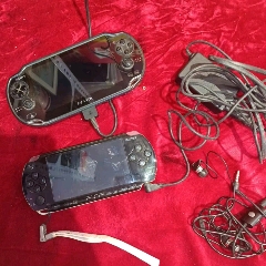 索尼游戏机（两部合售）_PSP/游戏机_￥322
