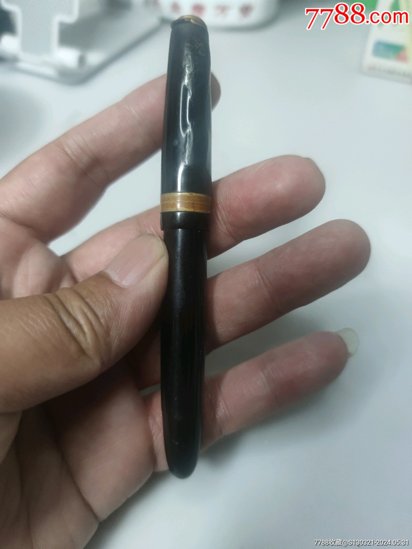 关勒铭金笔一支