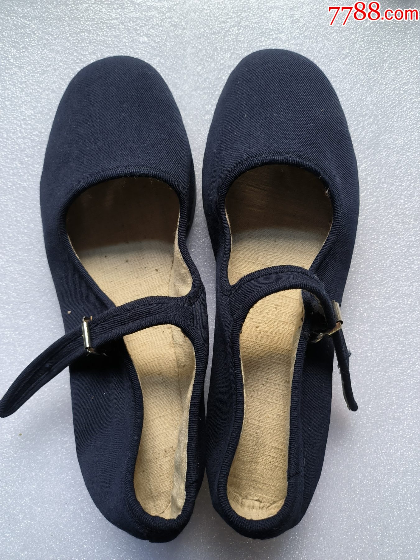 可能是八十年代左右鞋m954,全新品,没有标,品相如图