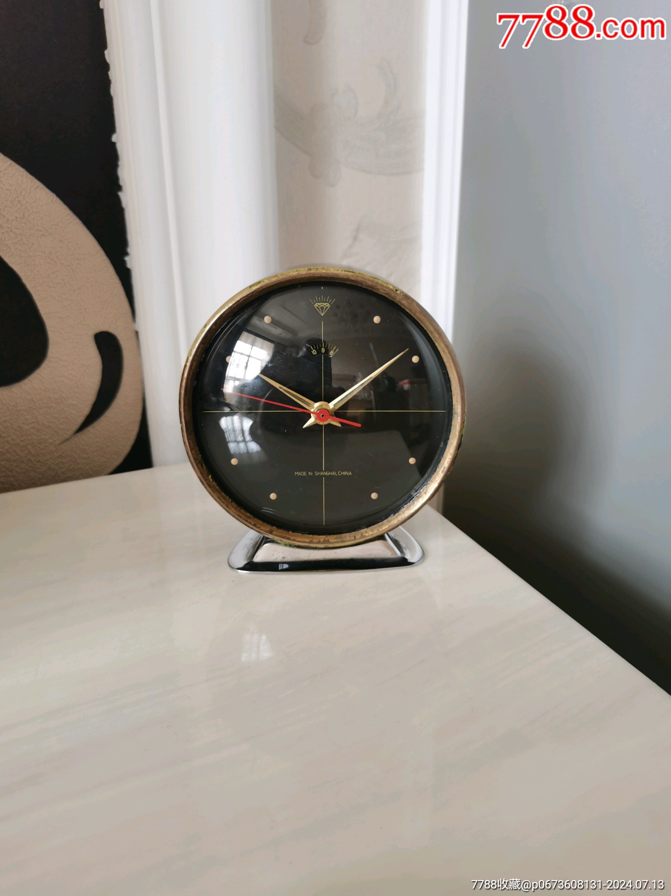 少见款1964年上海产钻石牌黑金十字表盘机械闹钟座钟