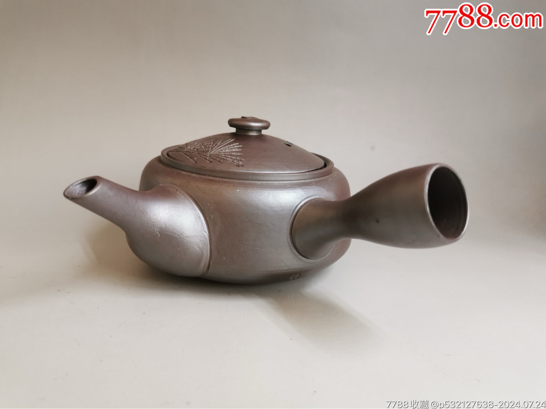 回流,万古烧,馆月款急须,手工雕刻松纹,全品9K总容量250ml__【7788收藏__收藏热线】