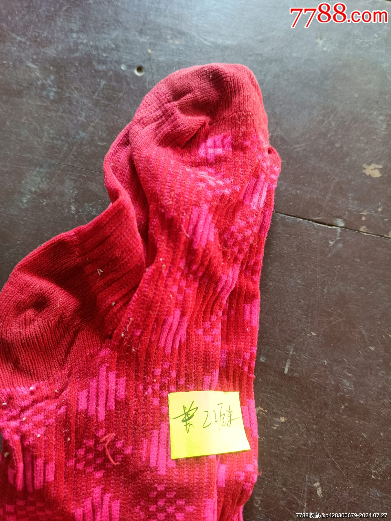 当前位置:>7788收藏__收藏热线>加价>袜子>怀旧老红尼龙袜_价格5元>