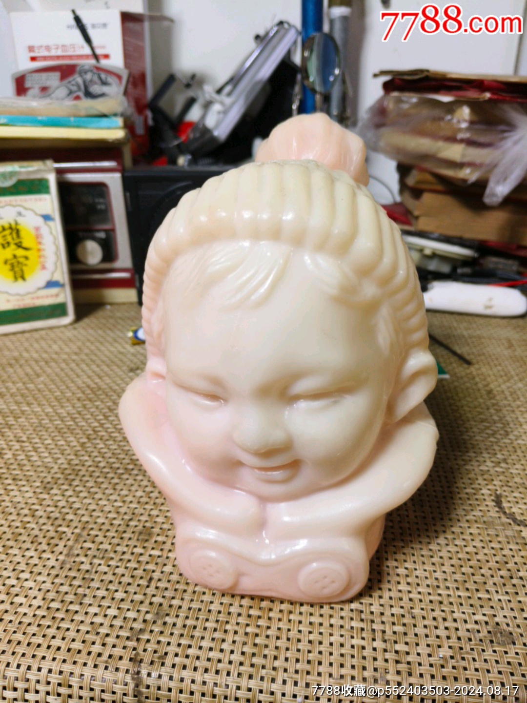 六七十年代塑料,储钱罐小女孩儿,品相好干净,没有破损,尺寸如图,实物