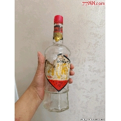 80年代塑料蓋董酒酒瓶擺件