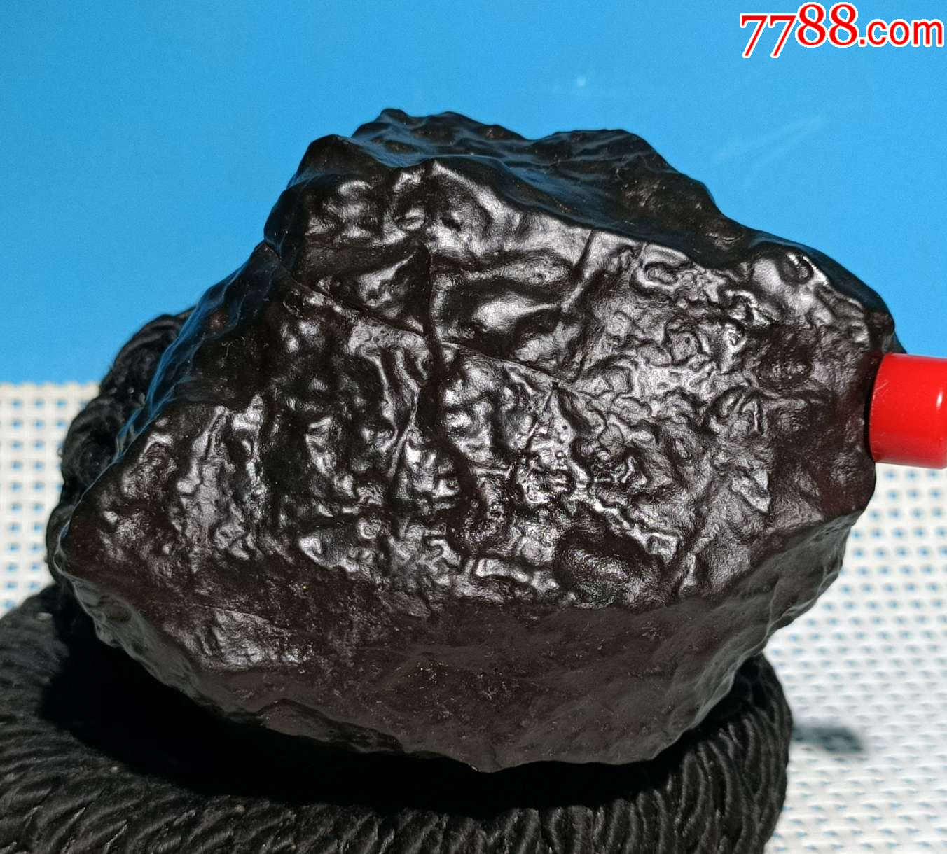 aa106新疆碳质球粒陨石陨铁827克