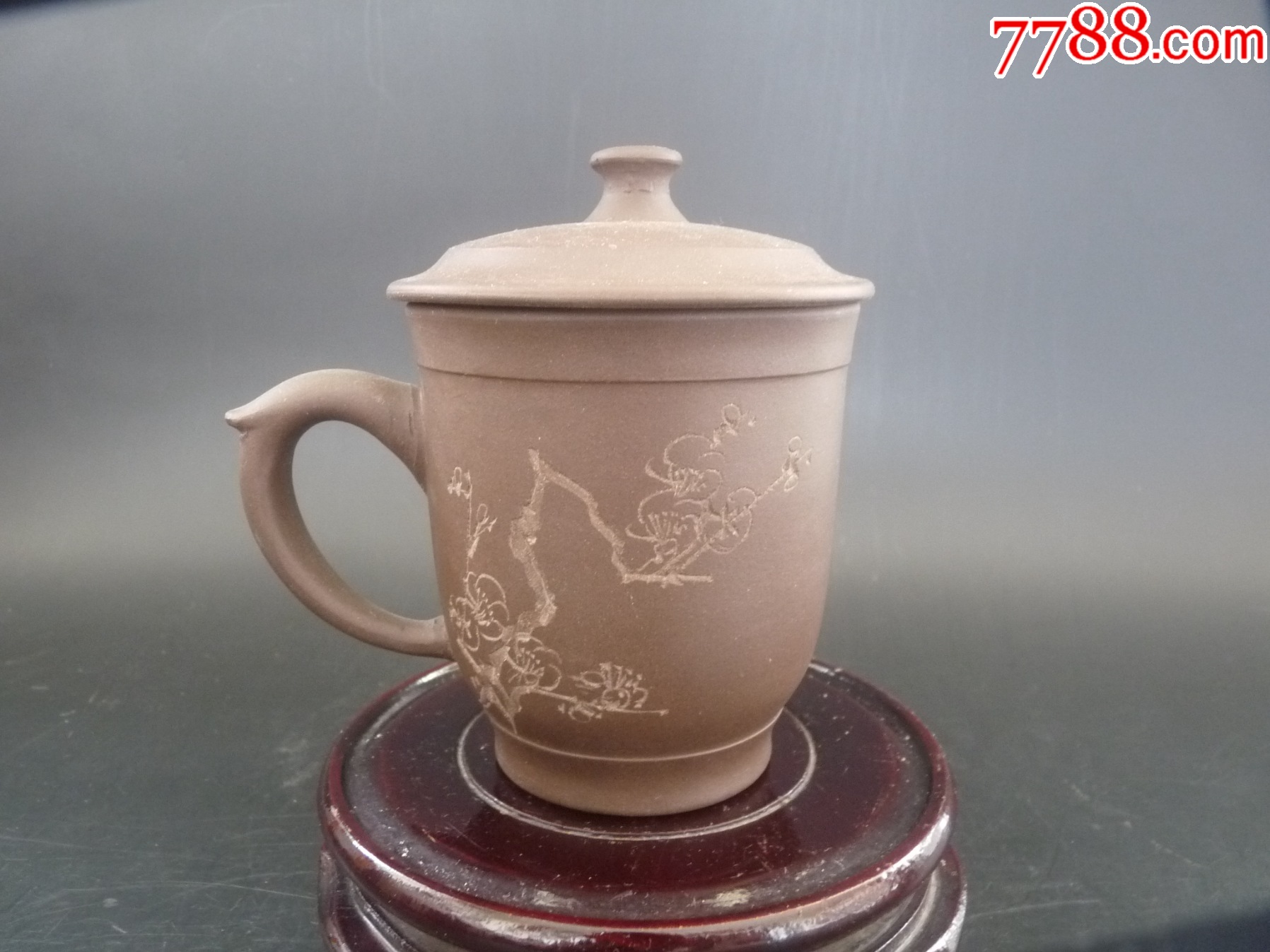 中国宜兴紫砂盖杯