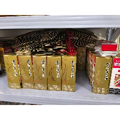 出口瓶盒，24年14套品相完美，?23年瓶盒30套品相完美少小書，手提袋20個(gè)