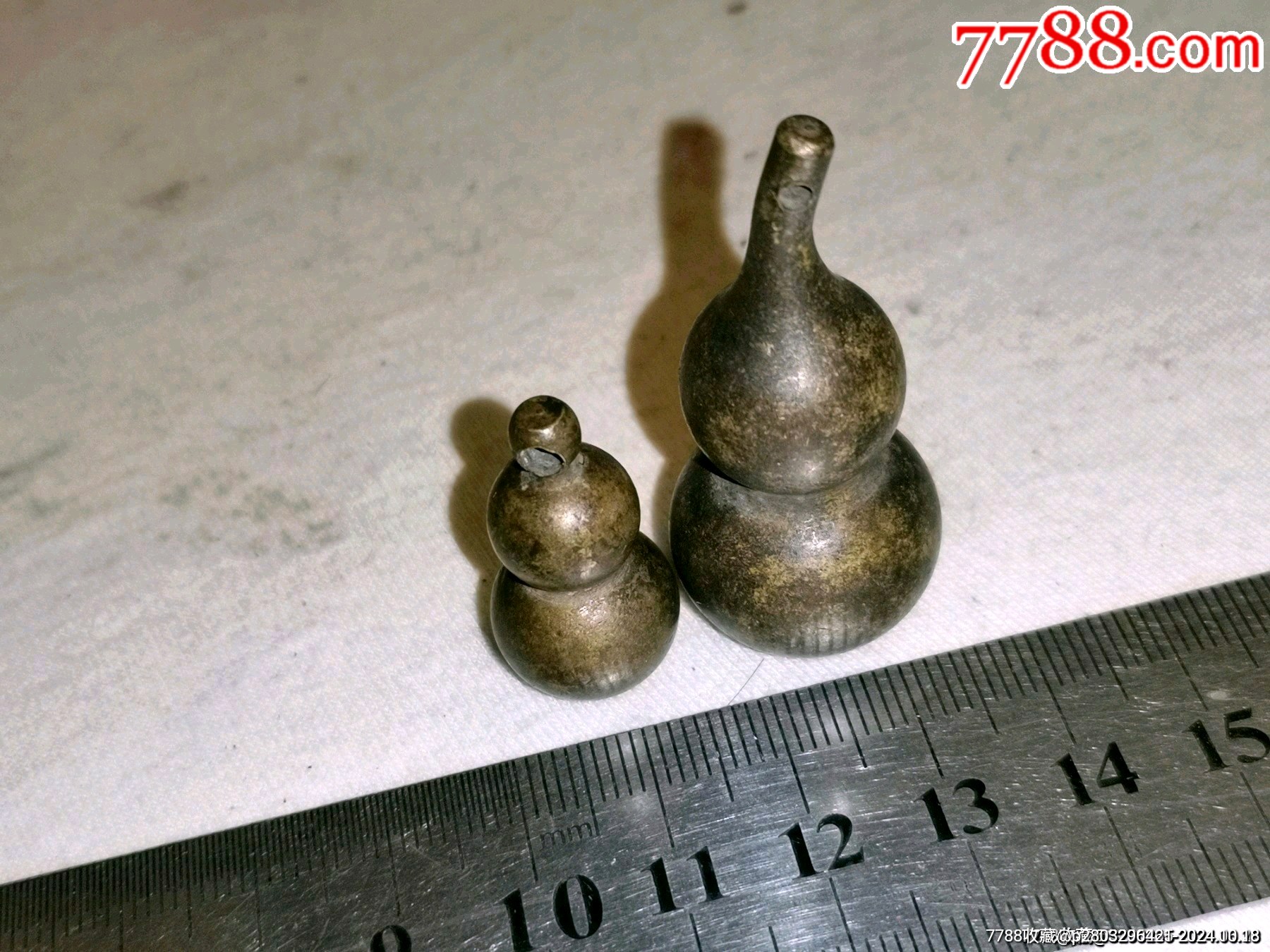 清代老铜葫芦一大一小,造型别致