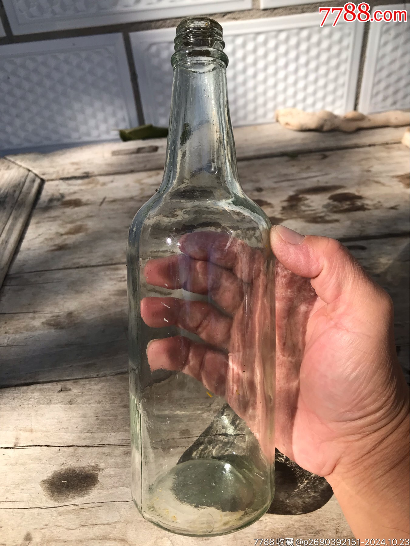 缩小更多"酒瓶"商品>>>>￥3059品99早期五六十年代棒槌老酒瓶￥5199