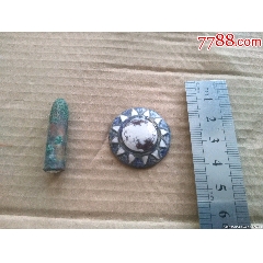 抗戰(zhàn)銅頭銅帽徽兩件合拍_