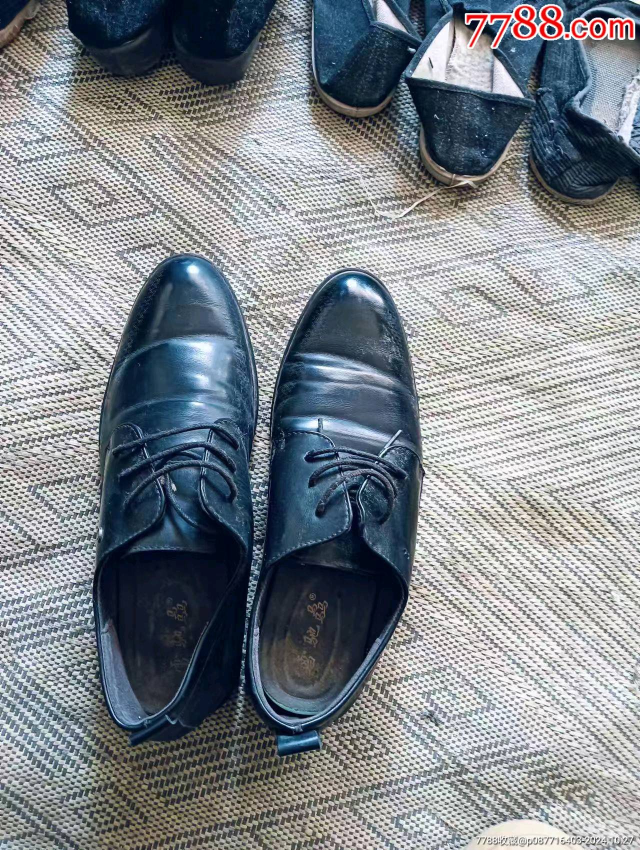 怀旧老黑皮鞋