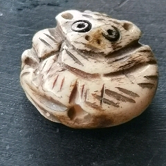 骨頭雕刻猴_