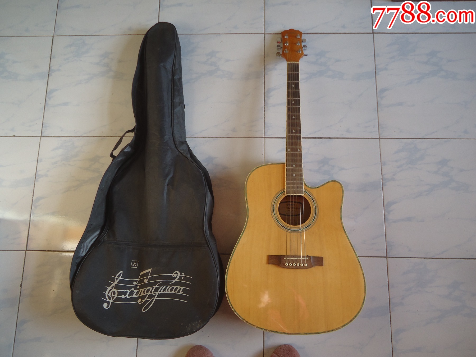 雅马哈牌吉他六弦琴