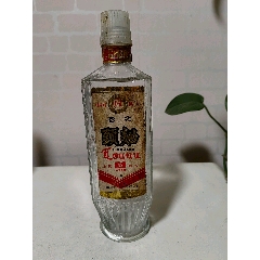 稀少（南陽泉）商標(biāo)老窖頭麯酒瓶擺件