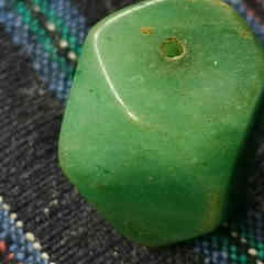 老翡翠多棱形珠子，_