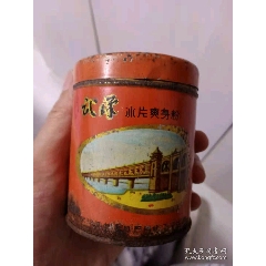帶毛主席語錄的圓鐵盒，封面漂亮南京長江大橋...