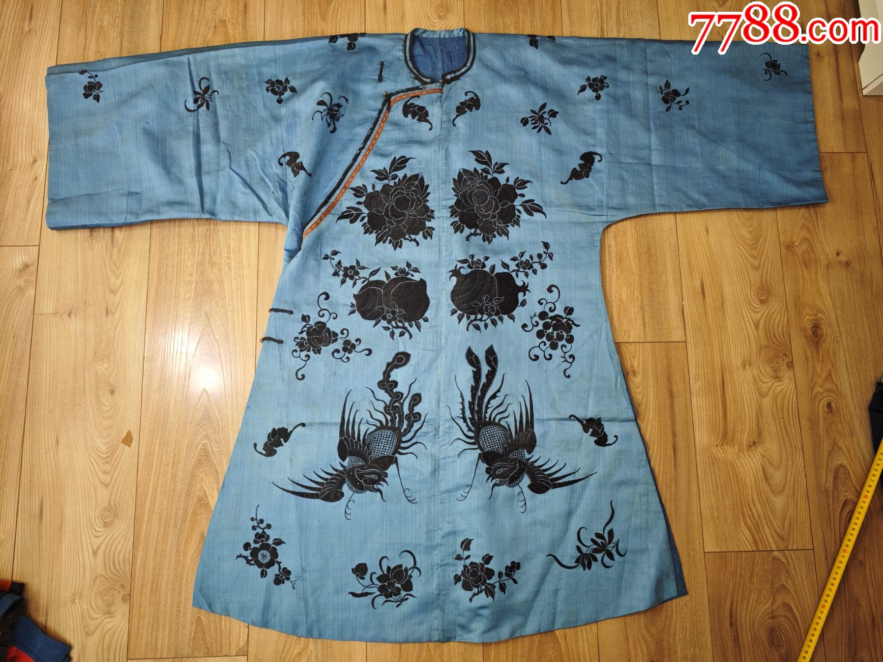 清代漳绒花卉纹女服__【7788收藏__收藏热线】