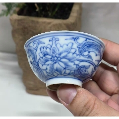 清.雍正青花纏枝紋杯