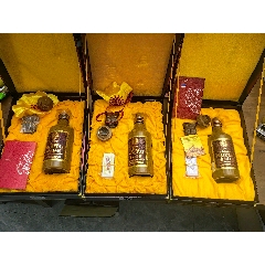 50年3套擺件品相完美，如圖所見(jiàn)即所得有手提袋