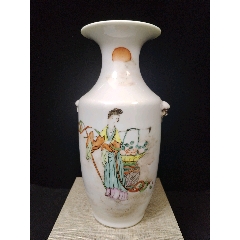 （全品）民國(guó)粉彩仕女人物蟠桃獻(xiàn)瑞獸耳花瓶尺寸：高23.5cm