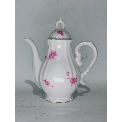 清乾隆粉彩花卉紋壺