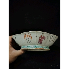 清晚期同治粉彩無雙譜大貢碗品相全品，口沿有飛皮和剝釉沒有沖線直徑23.6x1
