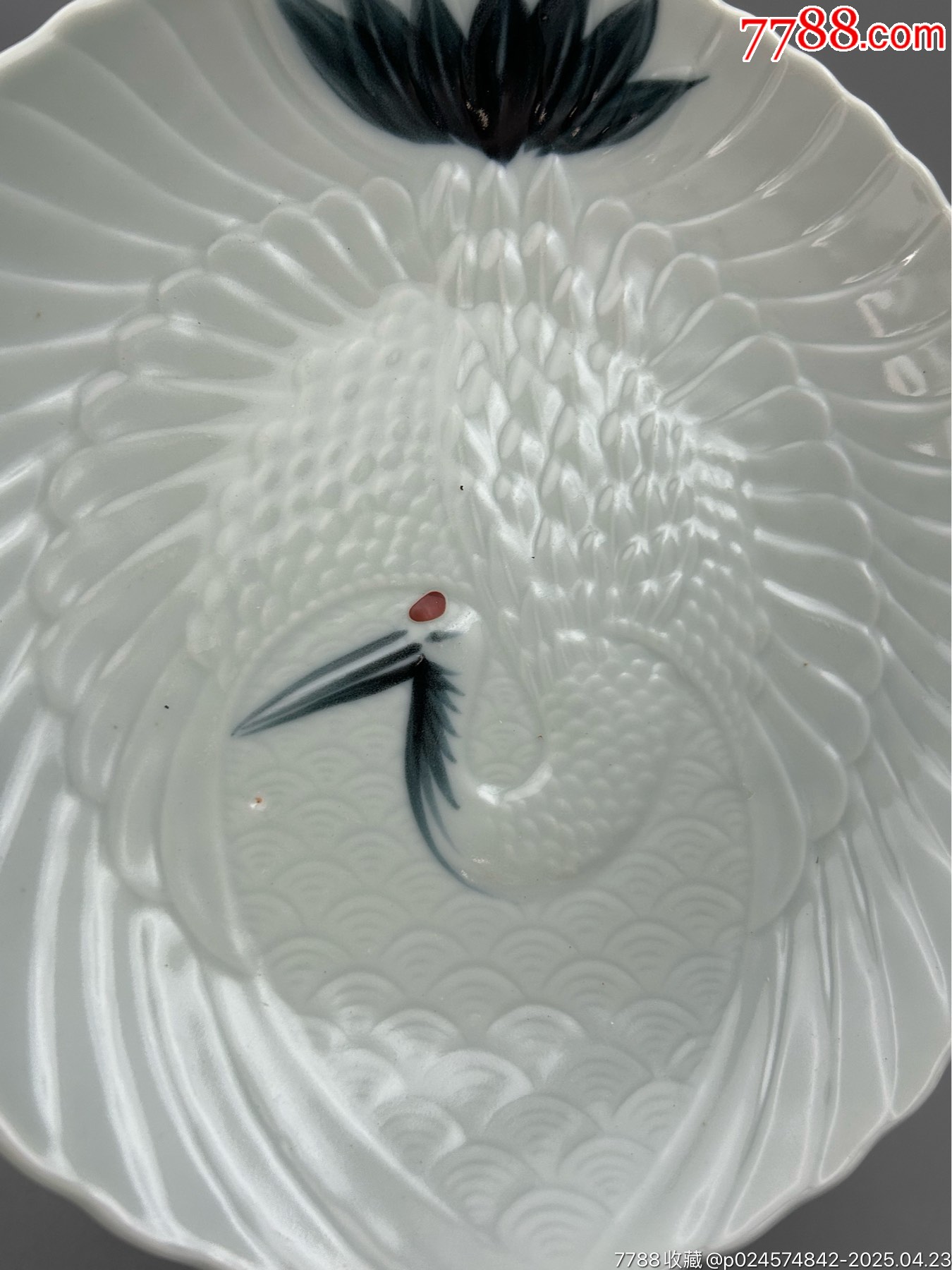 手繪浮雕仙鶴青釉大賞盤，壺承，直徑約25厘米，一枚（全品）_價格58元_第2張_