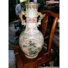 七十年代的老楓溪堆瓷花通花花瓶，精工細(xì)作，花卉有一點(diǎn)瑕疵磕碰，如圖所示發(fā)貨