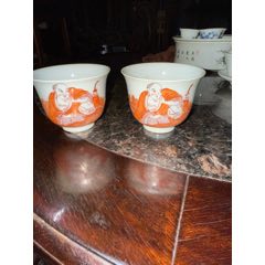 早期老景德鎮(zhèn)手繪人物主人杯一對(duì)，畫(huà)功精湛，完整