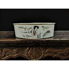 晚清民國(guó)粉彩桃花美女蛐蛐罐（刨花缸）品相：全品底足有兩處螞蟻咬，不算毛病。(zc41189122)