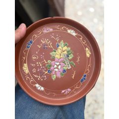 老紫砂粉彩茶盤一個，口邊有一點點小磕碰，如圖所見發(fā)貨