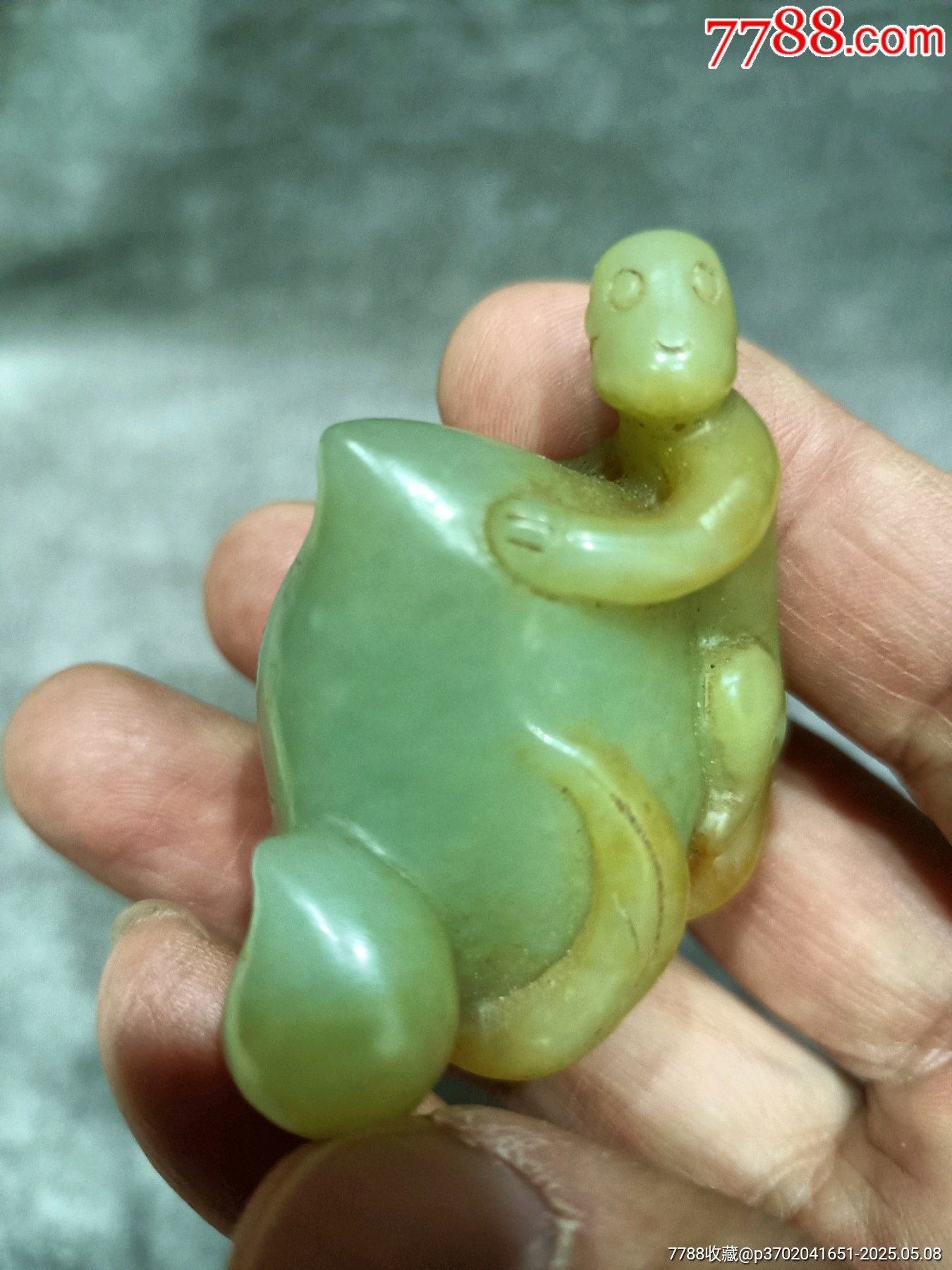 老玉质猴子抱桃佩件一枚__【7788收藏__收藏热线】
