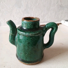 綠釉壺