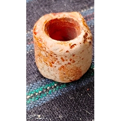 紅山文化時(shí)期的管珠。_