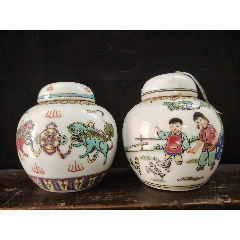 解放初細路粉彩五世同堂和文*題材罐子一對高度：12cm品相：全品，回流貨，不