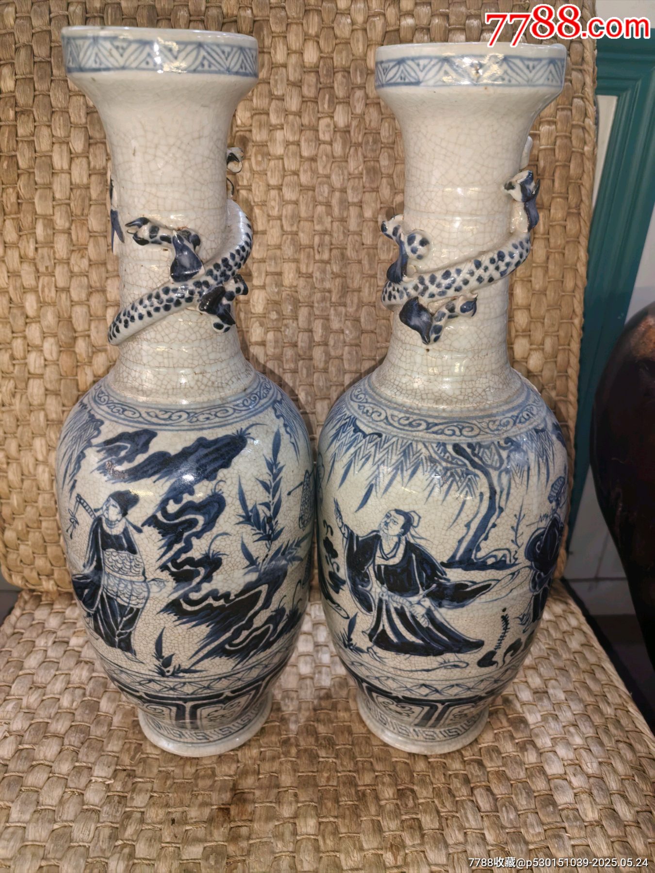 老青花瓷八仙人物堆塑龍紋瓶一對(duì)，一只龍頭有點(diǎn)老磕其他完好品佳！_價(jià)格3888元_第1張_
