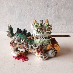 粉彩獅子擺件