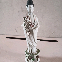 粉彩觀音像